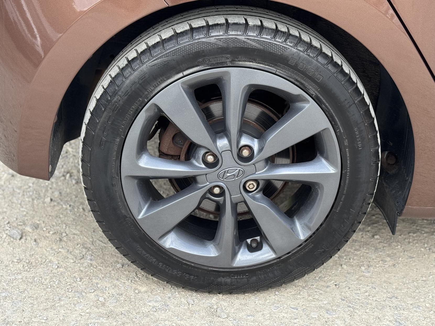 Hyundai i20 1.4 Premium Hatchback 5dr Petrol Auto Euro 6 (100 ps)