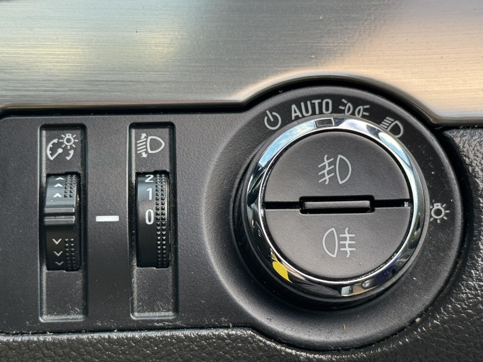 Vauxhall Mokka 1.6 CDTi SE SUV 5dr Diesel Auto 2WD Euro 6 (136 ps)