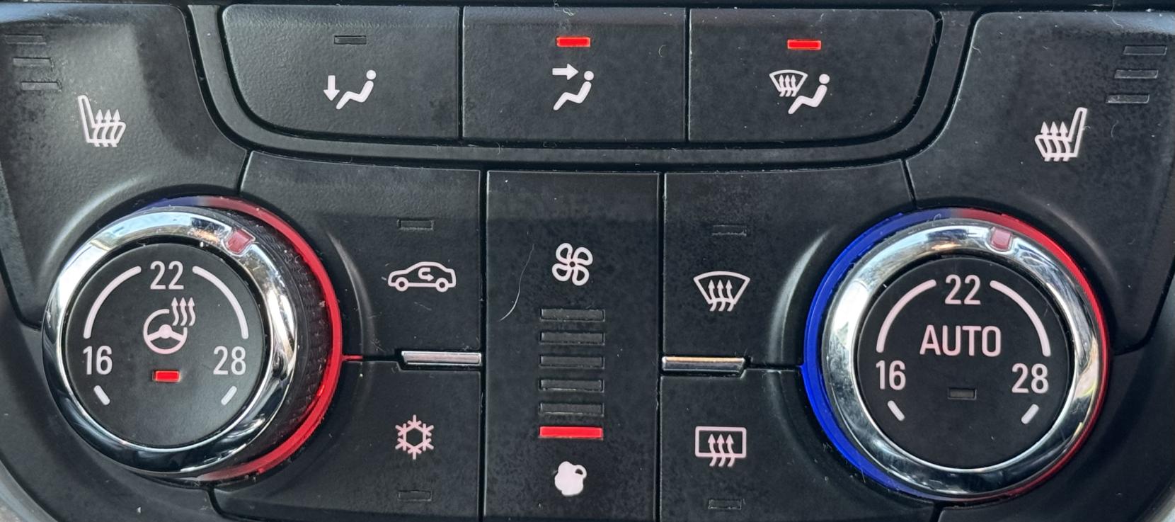 Vauxhall Mokka 1.6 CDTi SE SUV 5dr Diesel Auto 2WD Euro 6 (136 ps)