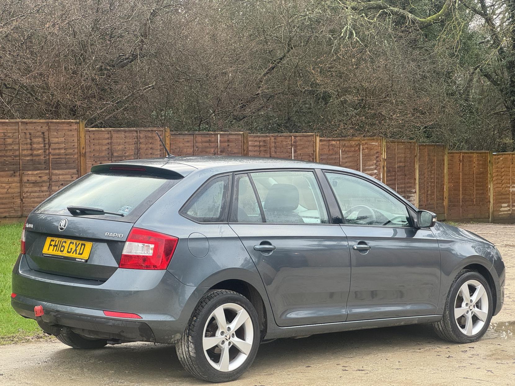 Skoda Rapid Spaceback 1.6 TDI SE Tech Hatchback 5dr Diesel Manual Euro 6 (s/s) (115 ps)