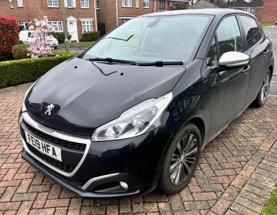 Peugeot 208 1.2 PureTech Signature Hatchback 5dr Petrol Manual Euro 6 (s/s) (82 ps)