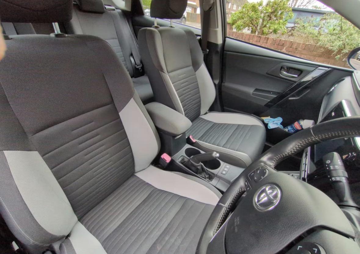 Toyota Auris 1.8 VVT-h Business Edition Hatchback 5dr Petrol Hybrid CVT Euro 6 (s/s) (136 ps)