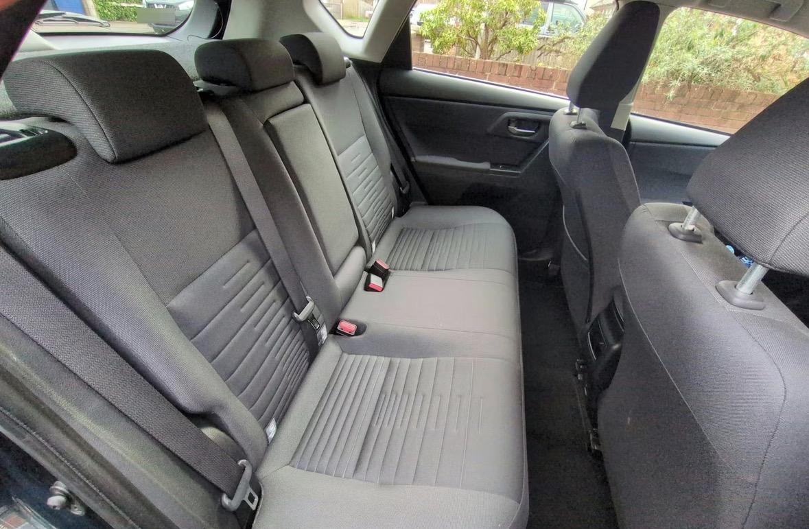 Toyota Auris 1.8 VVT-h Business Edition Hatchback 5dr Petrol Hybrid CVT Euro 6 (s/s) (136 ps)