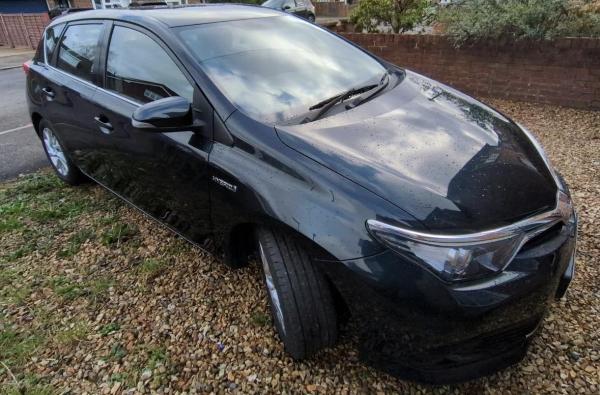 Toyota Auris 1.8 VVT-h Business Edition Hatchback 5dr Petrol Hybrid CVT Euro 6 (s/s) (136 ps)