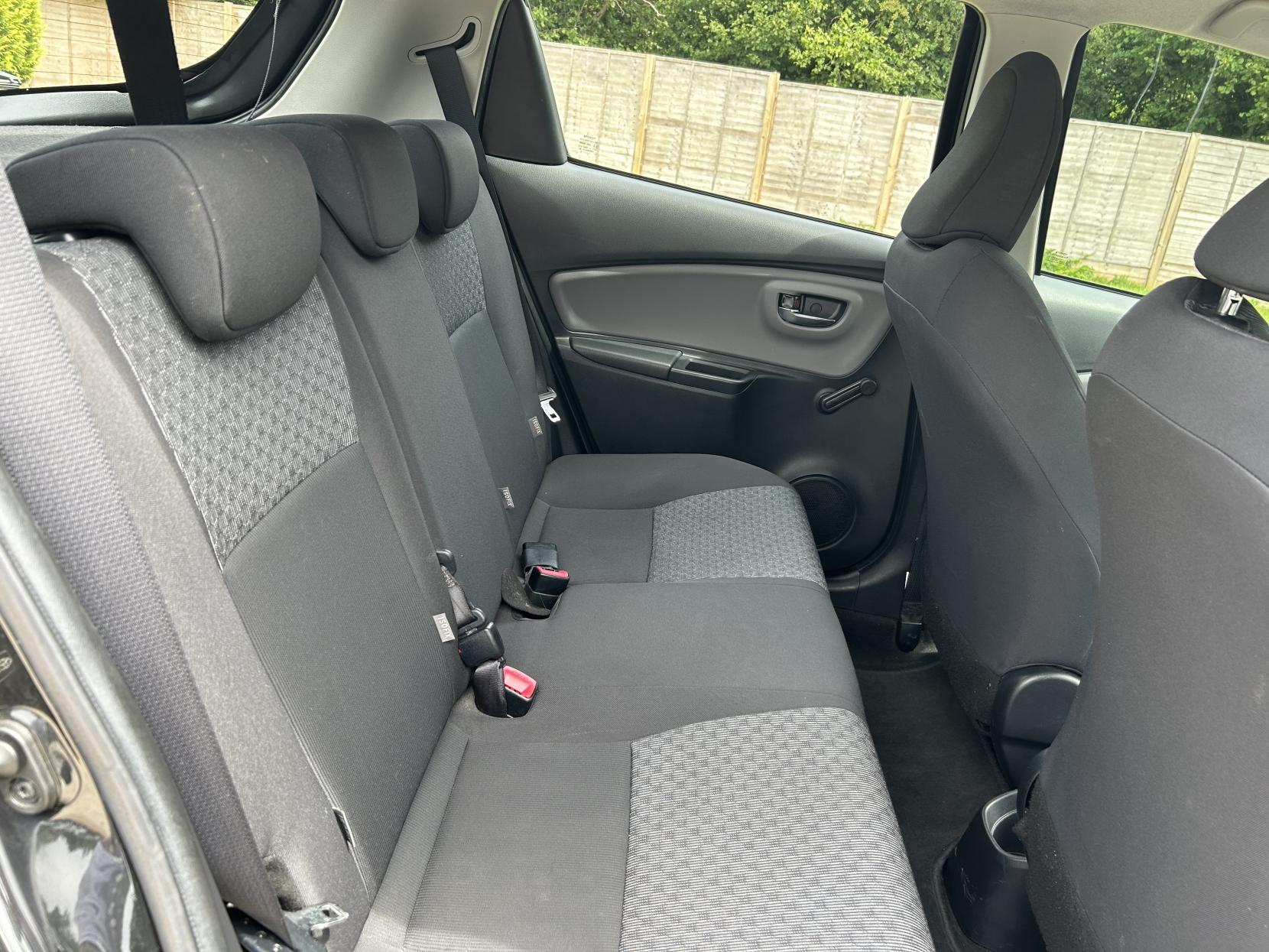 Toyota Yaris 1.33 Dual VVT-i Icon Hatchback 5dr Petrol Manual Euro 5 Euro 5 (99 ps)
