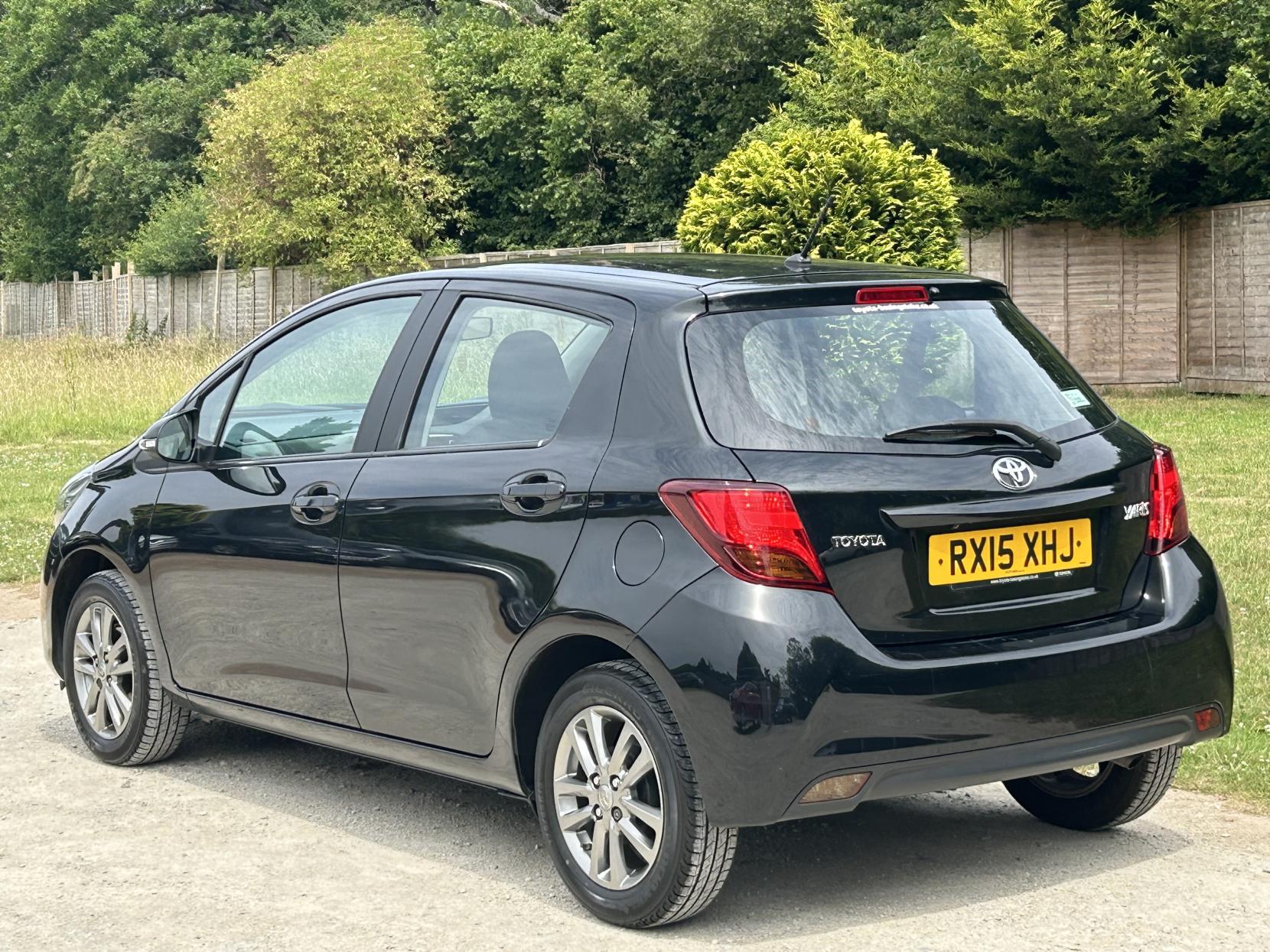 Toyota Yaris 1.33 Dual VVT-i Icon Hatchback 5dr Petrol Manual Euro 5 Euro 5 (99 ps)