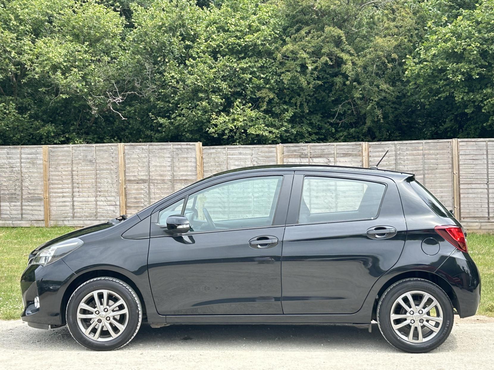 Toyota Yaris 1.33 Dual VVT-i Icon Hatchback 5dr Petrol Manual Euro 5 Euro 5 (99 ps)