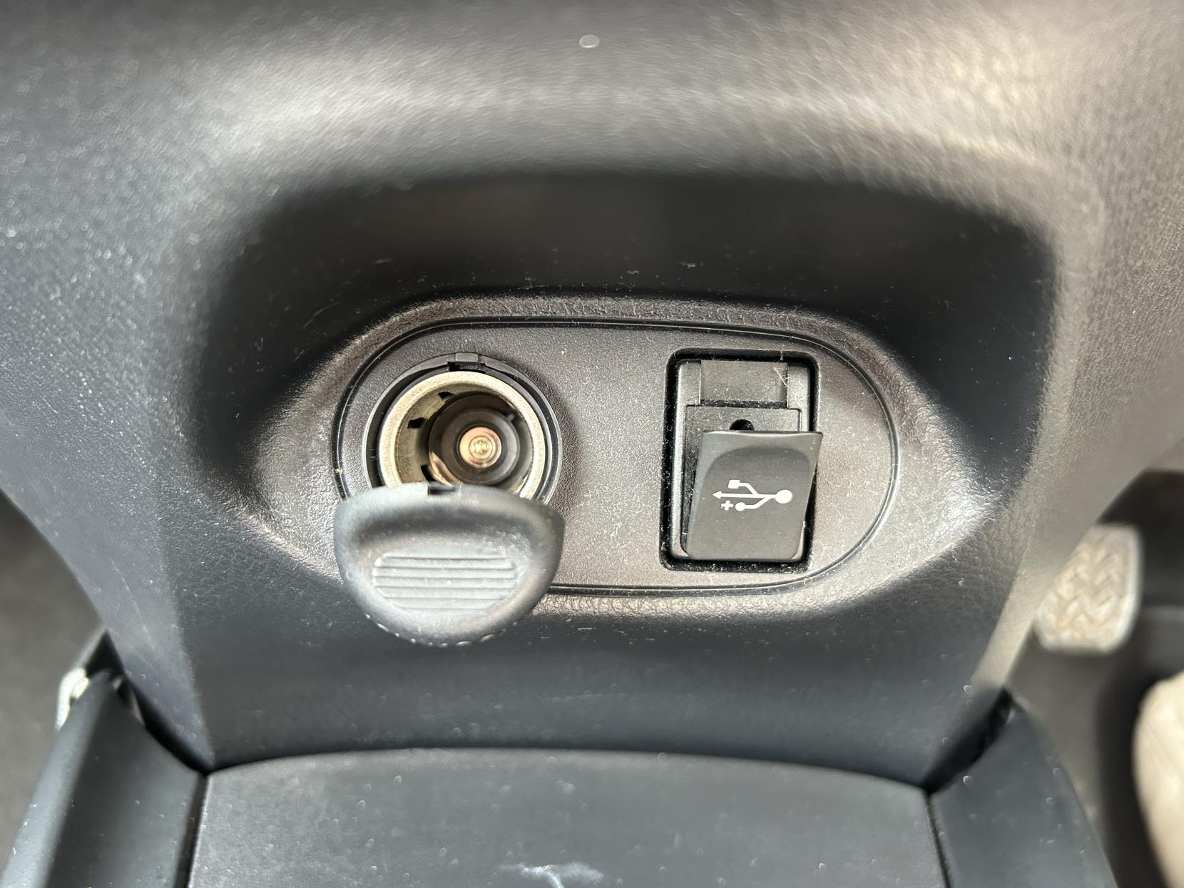 Toyota Yaris 1.33 Dual VVT-i Icon Hatchback 5dr Petrol Manual Euro 5 Euro 5 (99 ps)