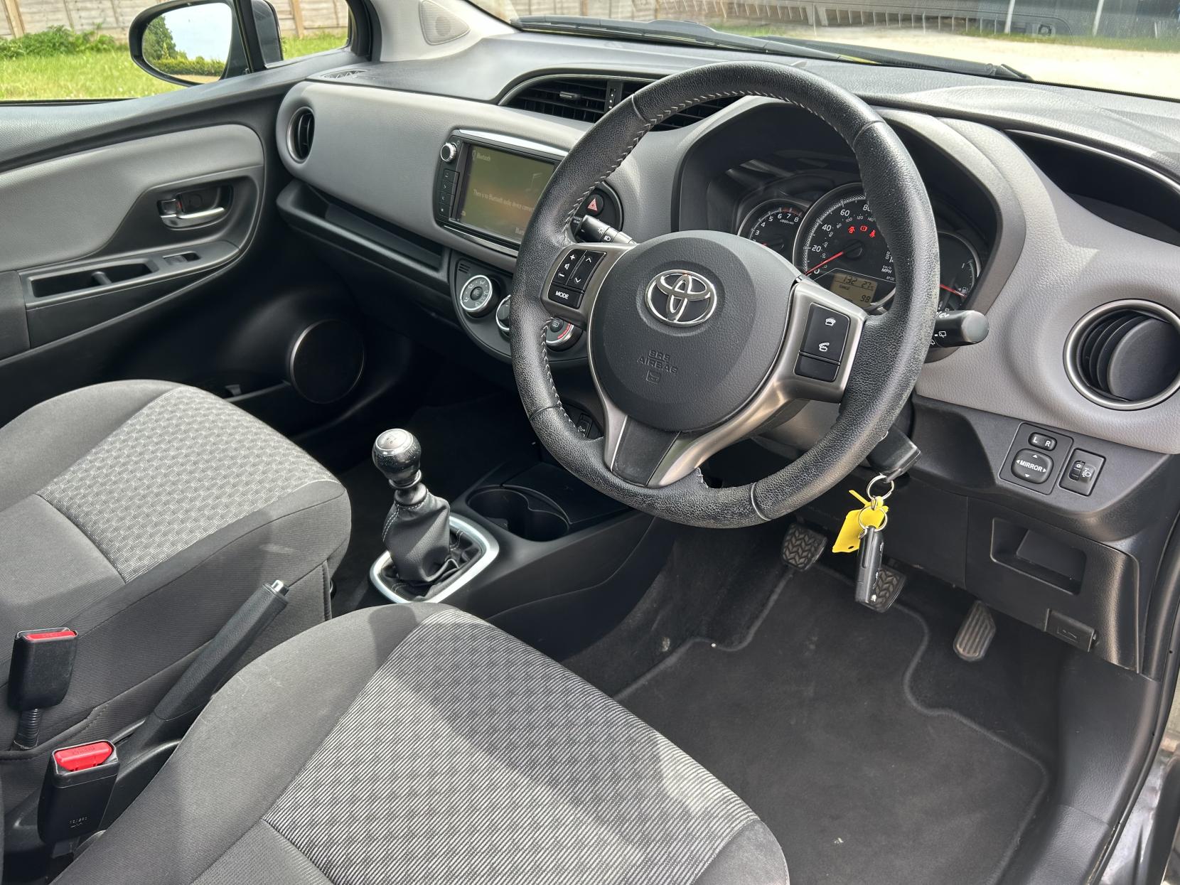 Toyota Yaris 1.33 Dual VVT-i Icon Hatchback 5dr Petrol Manual Euro 5 Euro 5 (99 ps)