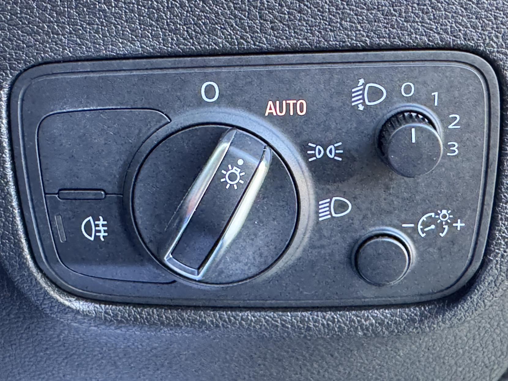 Audi Q2 1.6 TDI 30 Sport SUV 5dr Diesel Manual Euro 6 (s/s) (116 ps)