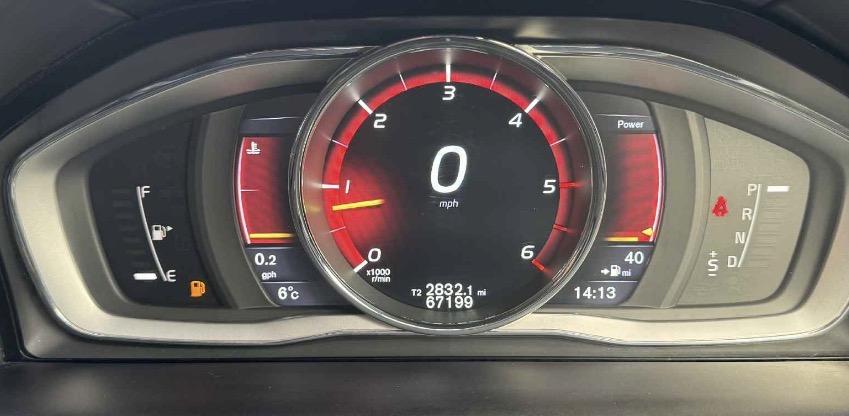 Volvo XC60 2.4 D5 R-Design Nav SUV 5dr Diesel Auto AWD Euro 6 (s/s) (220 ps)