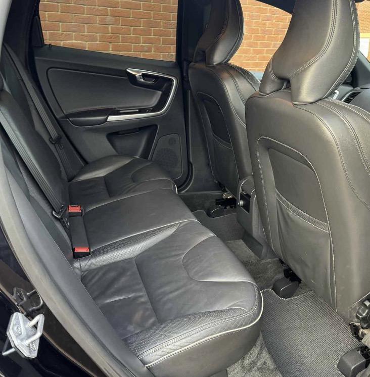 Volvo XC60 2.4 D5 R-Design Nav SUV 5dr Diesel Auto AWD Euro 6 (s/s) (220 ps)