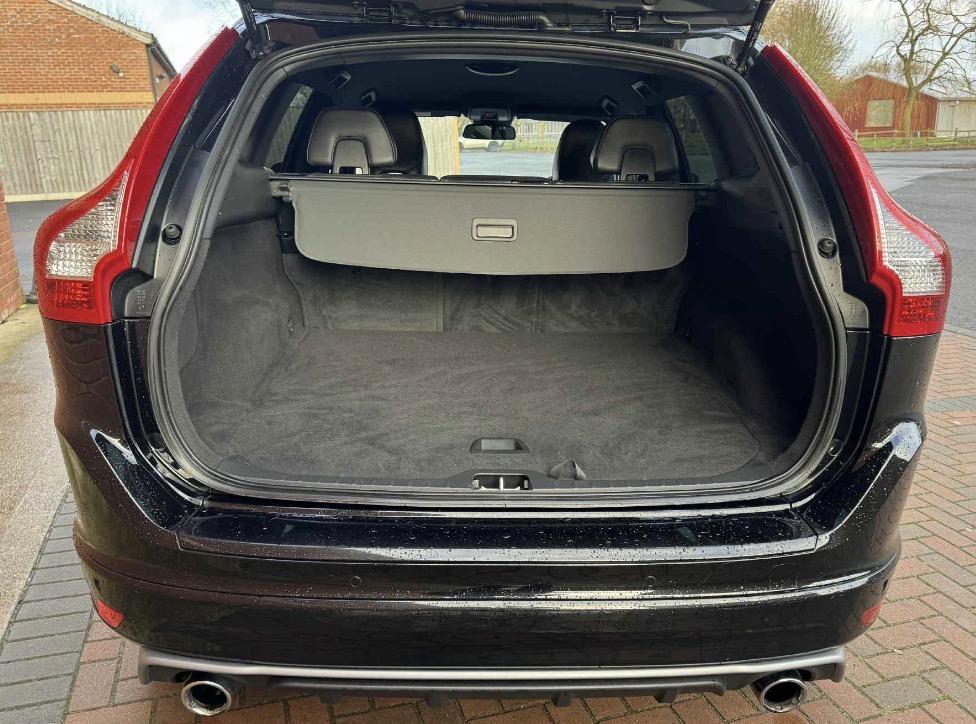 Volvo XC60 2.4 D5 R-Design Nav SUV 5dr Diesel Auto AWD Euro 6 (s/s) (220 ps)