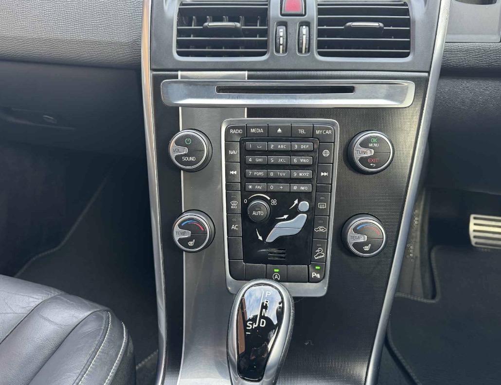 Volvo XC60 2.4 D5 R-Design Nav SUV 5dr Diesel Auto AWD Euro 6 (s/s) (220 ps)