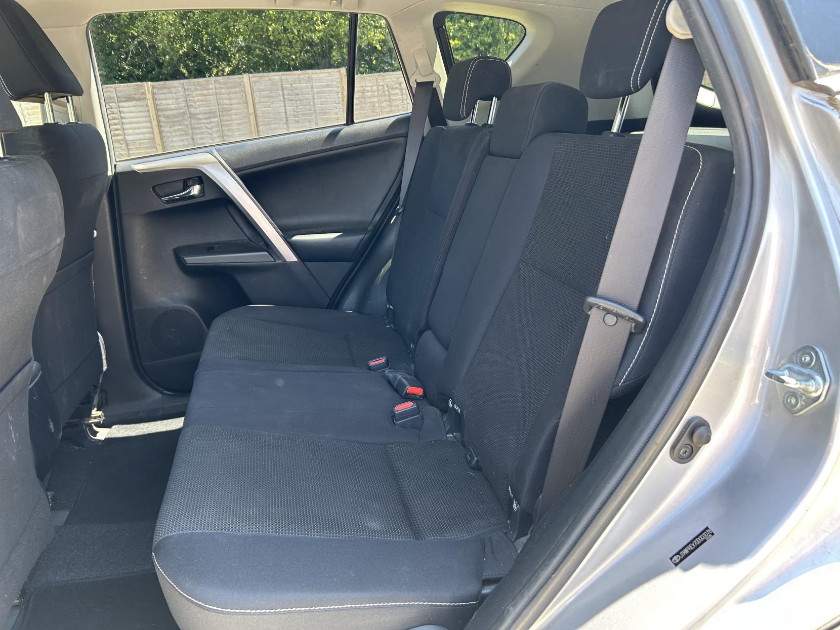Toyota RAV4 2.0 D-4D Business Edition SUV 5dr Diesel Manual Euro 6 (s/s) (143 ps)