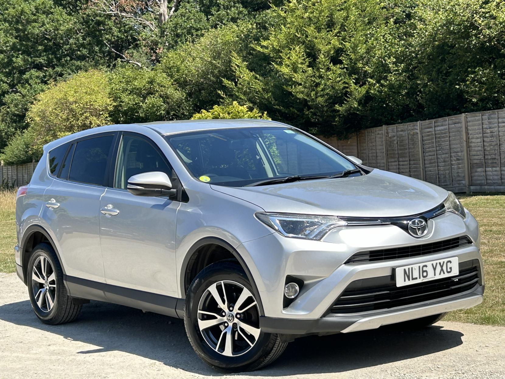Toyota RAV4 2.0 D-4D Business Edition SUV 5dr Diesel Manual Euro 6 (s/s) (143 ps)