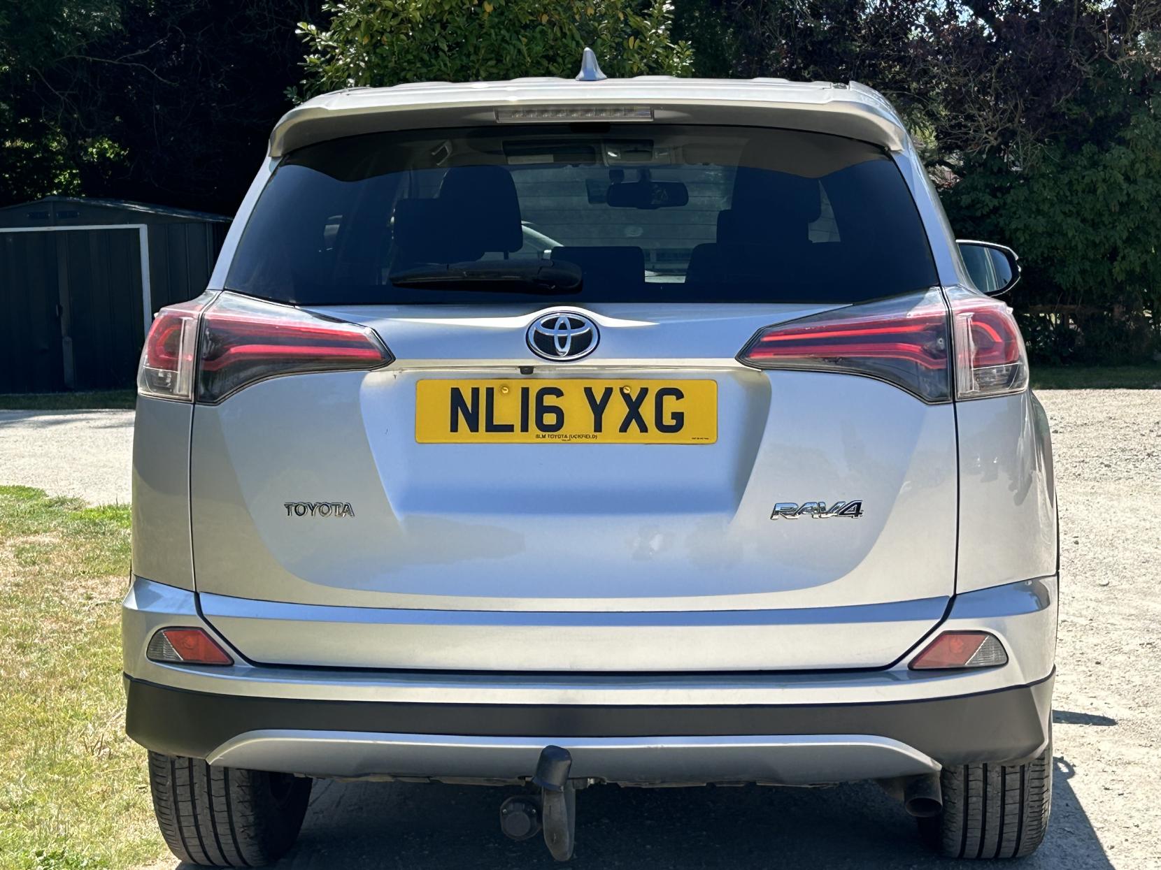 Toyota RAV4 2.0 D-4D Business Edition SUV 5dr Diesel Manual Euro 6 (s/s) (143 ps)