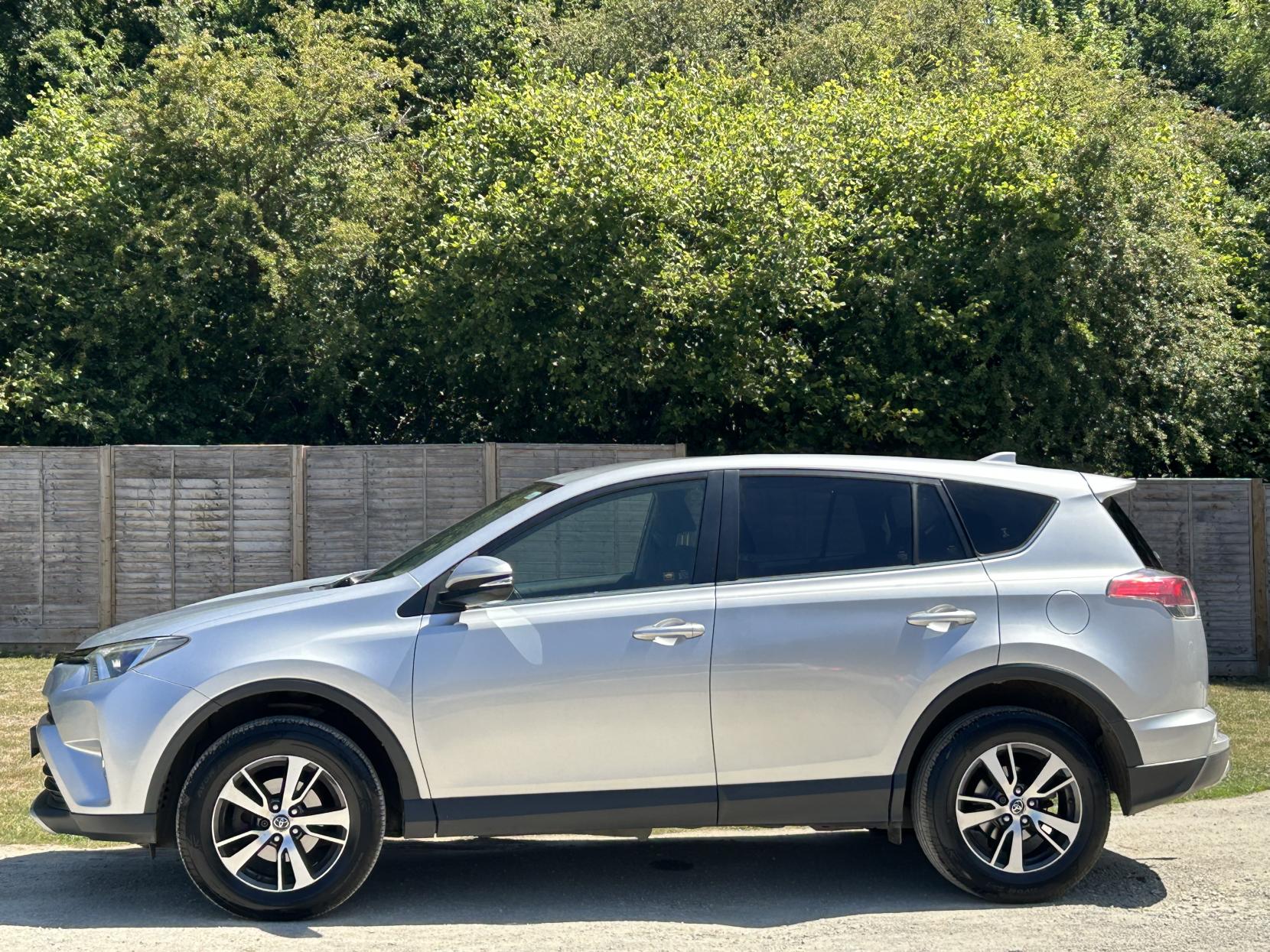 Toyota RAV4 2.0 D-4D Business Edition SUV 5dr Diesel Manual Euro 6 (s/s) (143 ps)