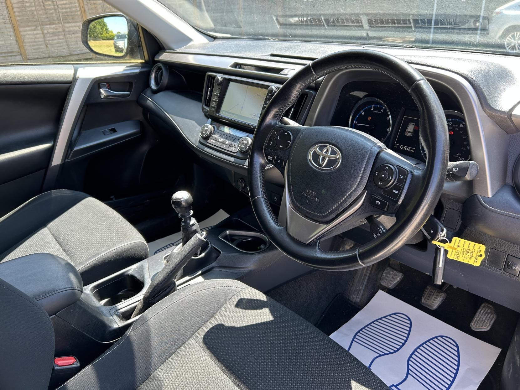 Toyota RAV4 2.0 D-4D Business Edition SUV 5dr Diesel Manual Euro 6 (s/s) (143 ps)