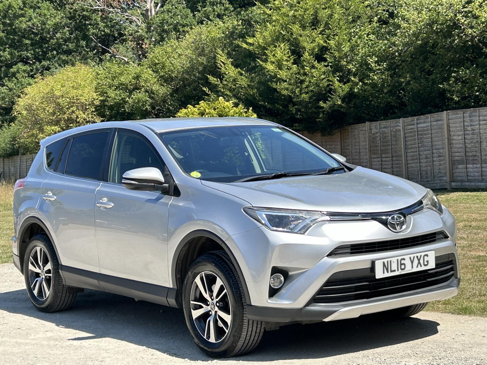 Toyota RAV4 2.0 D-4D Business Edition SUV 5dr Diesel Manual Euro 6 (s/s) (143 ps)