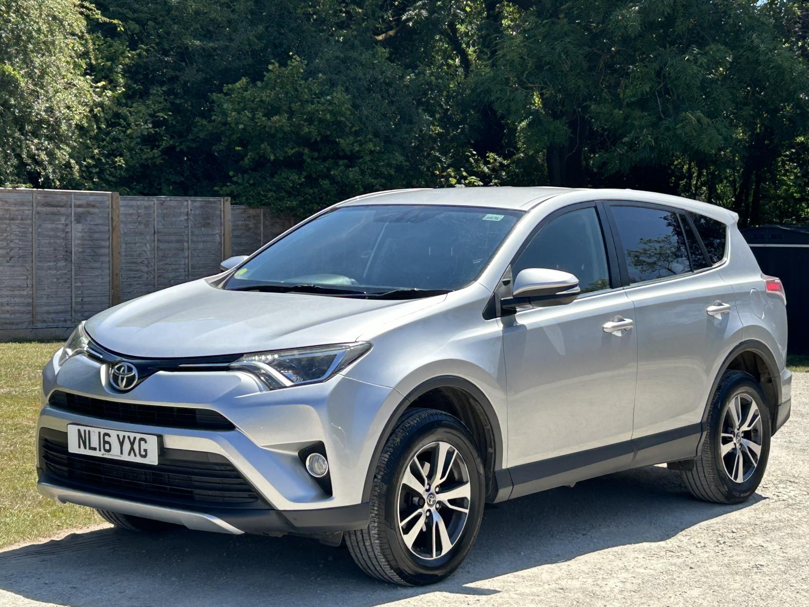 Toyota RAV4 2.0 D-4D Business Edition SUV 5dr Diesel Manual Euro 6 (s/s) (143 ps)