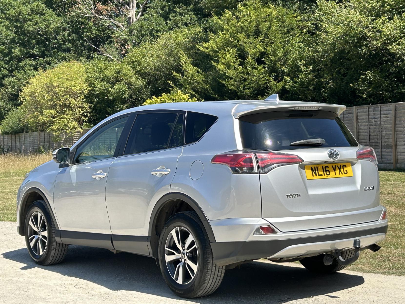 Toyota RAV4 2.0 D-4D Business Edition SUV 5dr Diesel Manual Euro 6 (s/s) (143 ps)