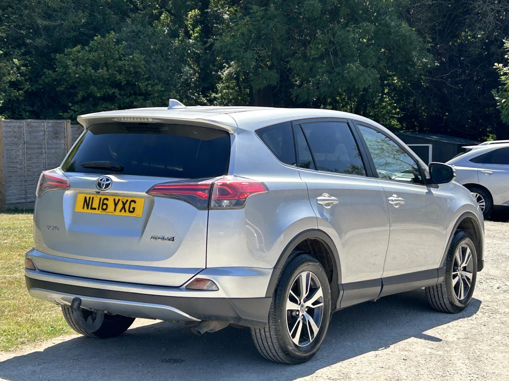 Toyota RAV4 2.0 D-4D Business Edition SUV 5dr Diesel Manual Euro 6 (s/s) (143 ps)