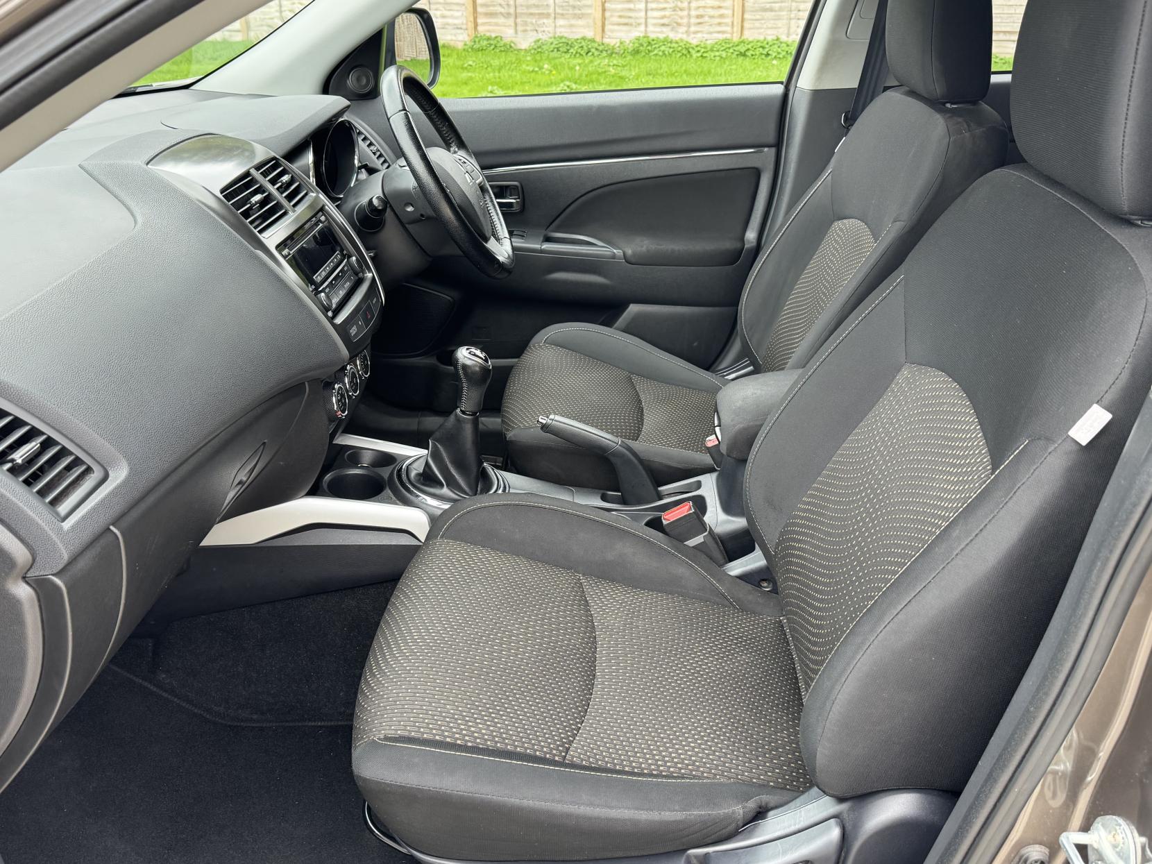 Mitsubishi ASX 1.6 3 SUV 5dr Petrol Manual Euro 5 (117 ps)