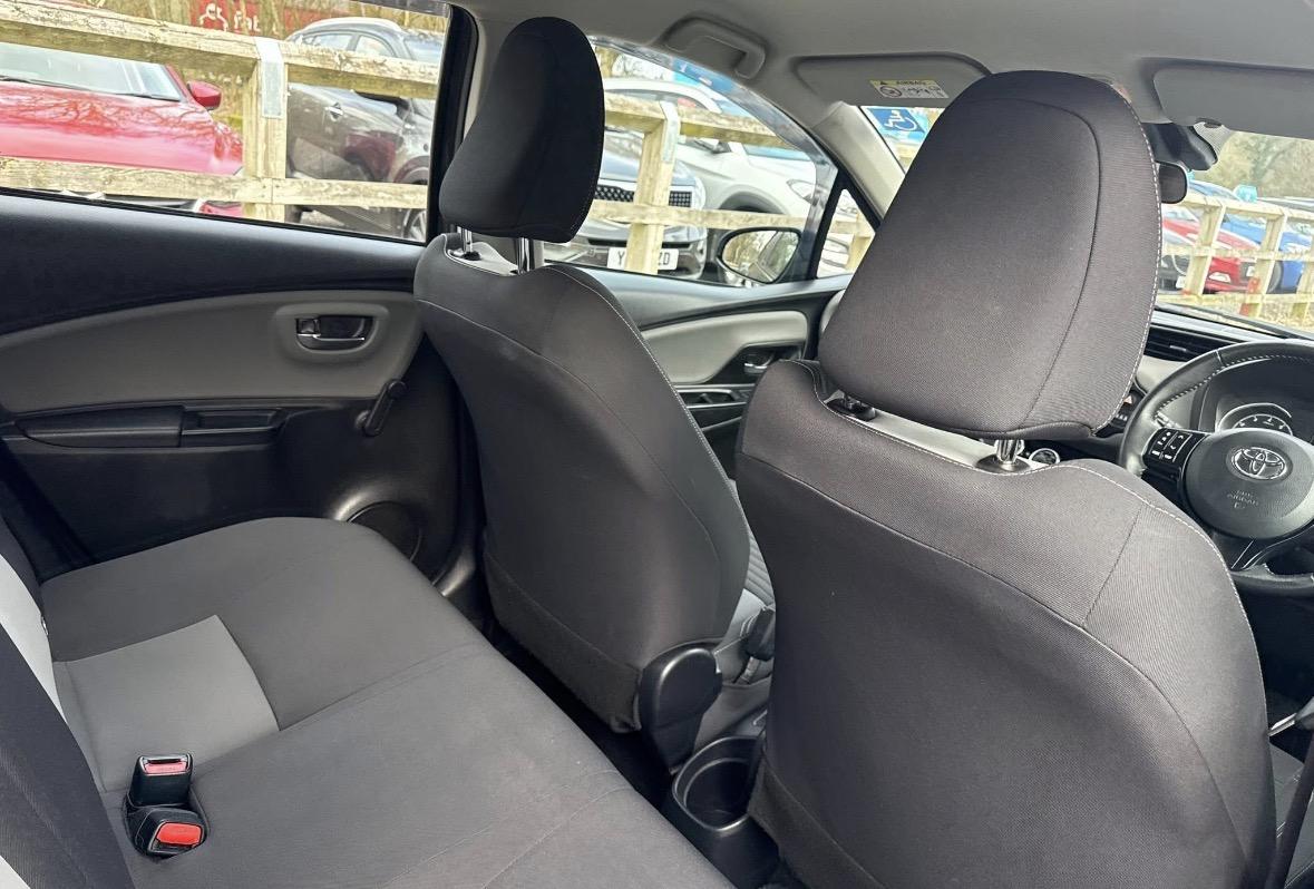Toyota Yaris 1.5 VVT-i Icon Hatchback 5dr Petrol Manual Euro 6 (111 ps)