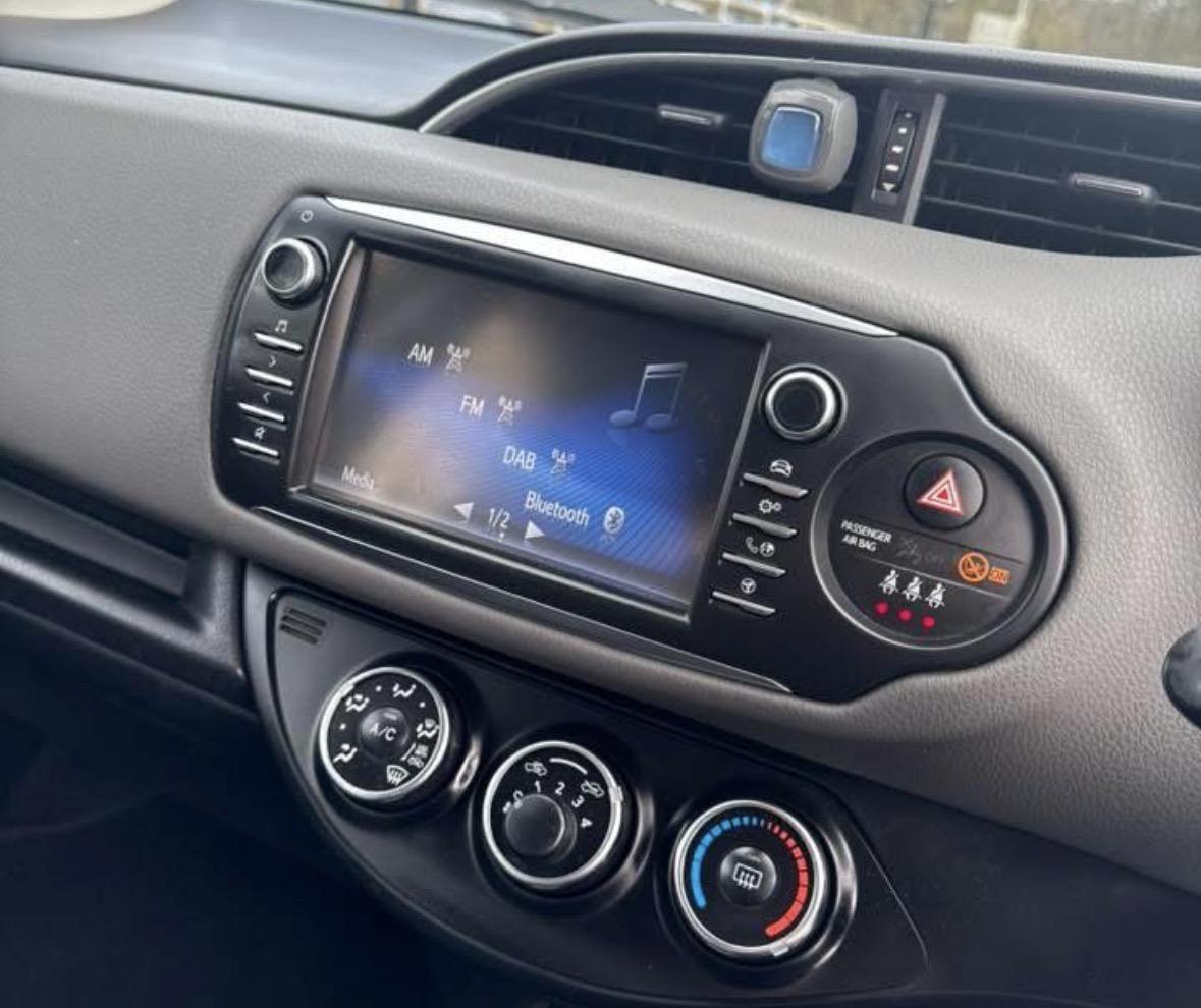 Toyota Yaris 1.5 VVT-i Icon Hatchback 5dr Petrol Manual Euro 6 (111 ps)