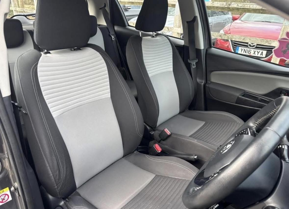 Toyota Yaris 1.5 VVT-i Icon Hatchback 5dr Petrol Manual Euro 6 (111 ps)