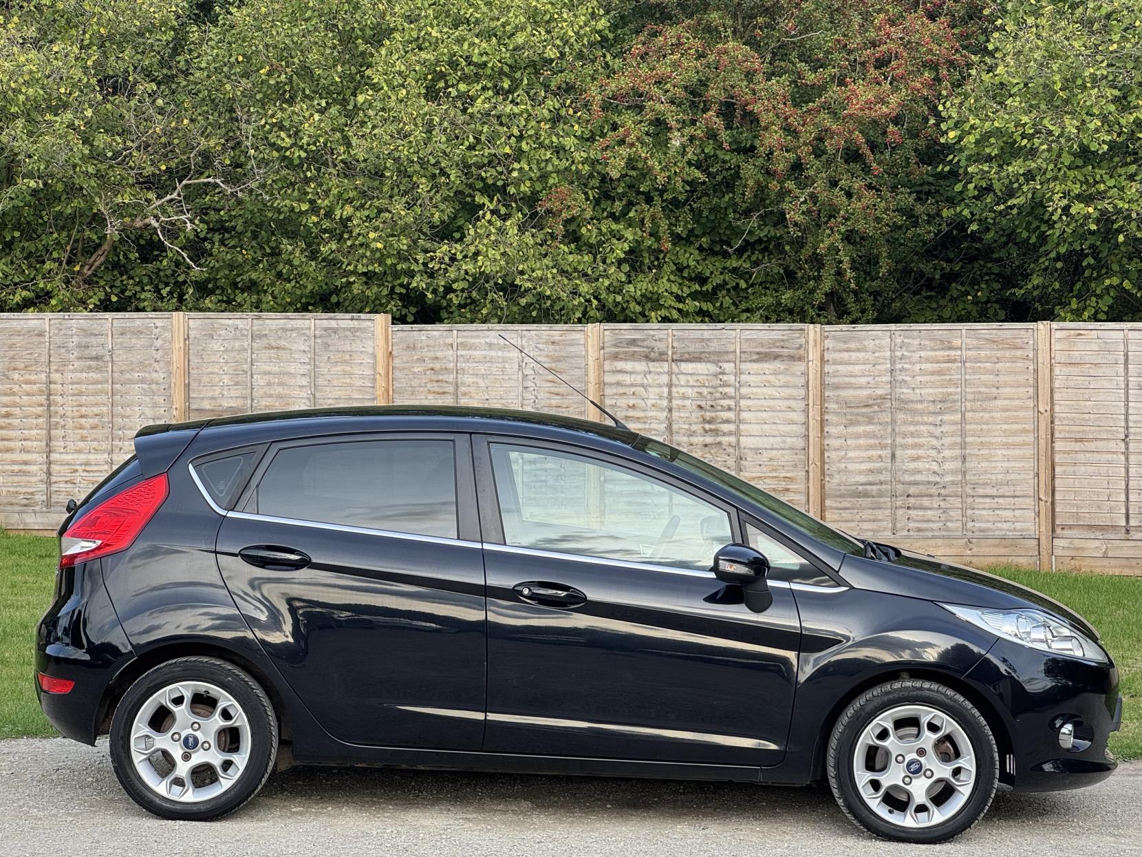 Ford Fiesta 1.25 Zetec Hatchback 5dr Petrol Manual Euro 5 (82 ps)