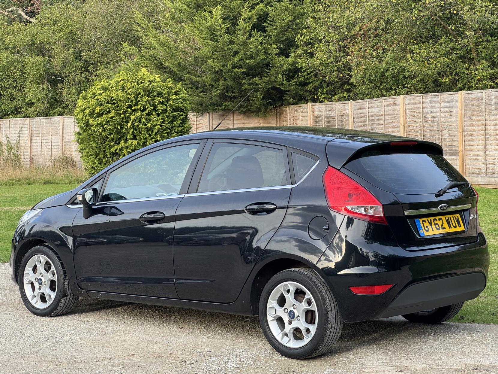 Ford Fiesta 1.25 Zetec Hatchback 5dr Petrol Manual Euro 5 (82 ps)