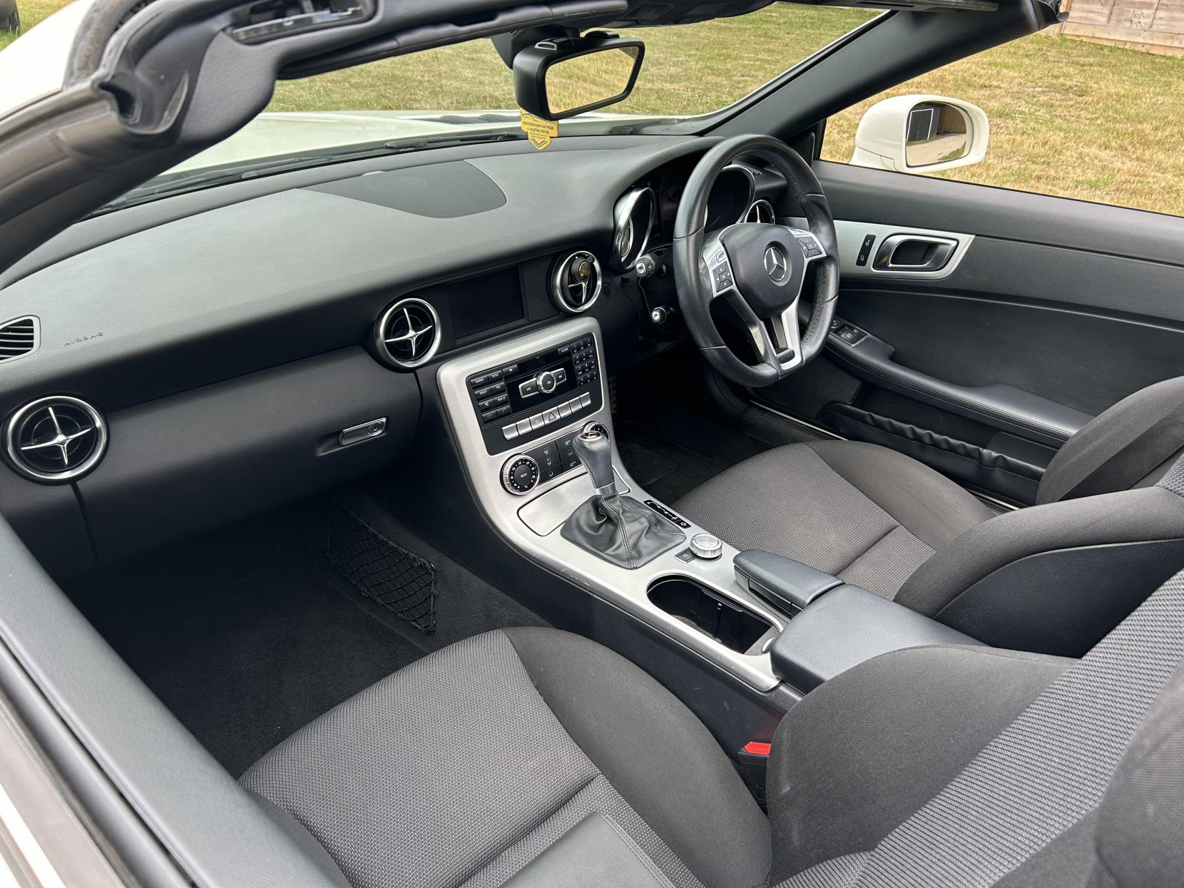 Mercedes-Benz SLK 1.8 SLK200 BlueEfficiency Convertible 2dr Petrol G-Tronic+ Euro 5 (s/s) (184 ps)