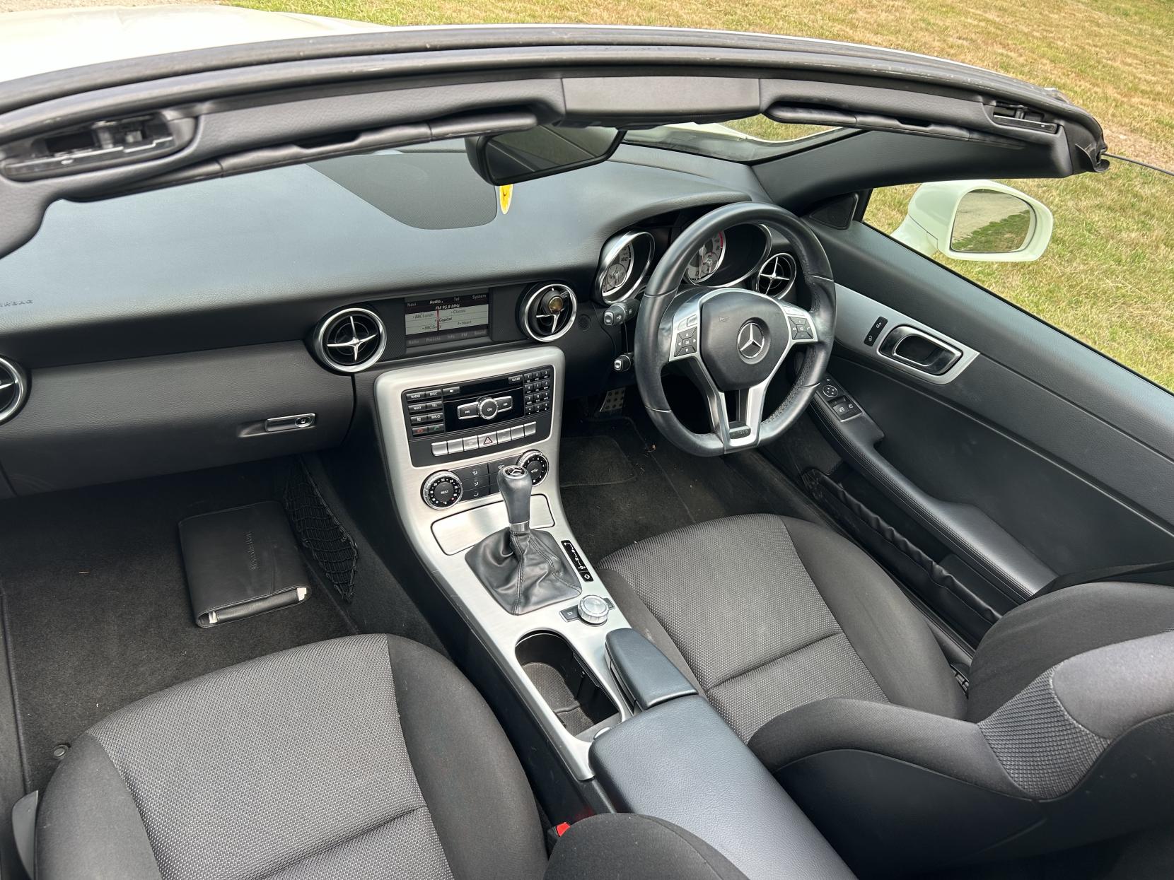 Mercedes-Benz SLK 1.8 SLK200 BlueEfficiency Convertible 2dr Petrol G-Tronic+ Euro 5 (s/s) (184 ps)