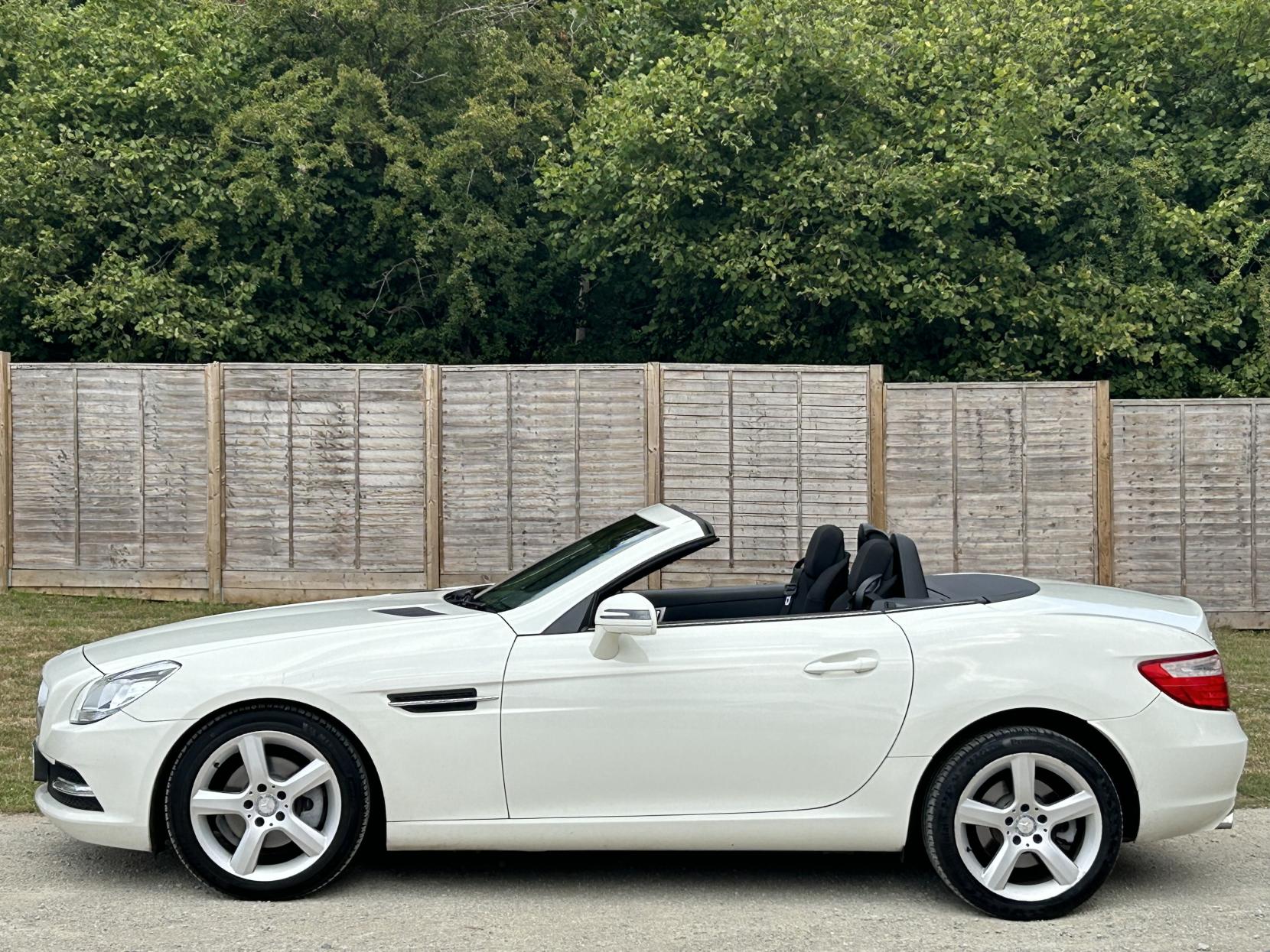 Mercedes-Benz SLK 1.8 SLK200 BlueEfficiency Convertible 2dr Petrol G-Tronic+ Euro 5 (s/s) (184 ps)