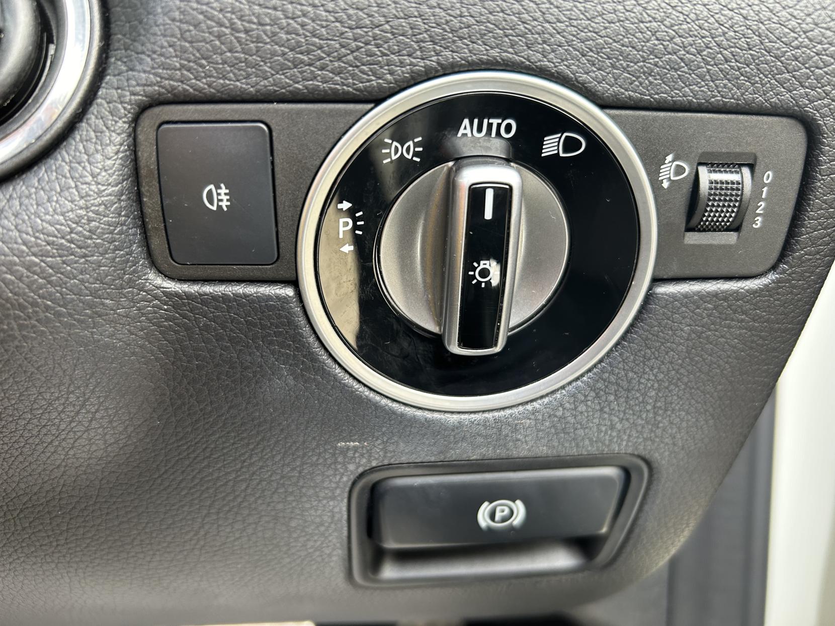 Mercedes-Benz SLK 1.8 SLK200 BlueEfficiency Convertible 2dr Petrol G-Tronic+ Euro 5 (s/s) (184 ps)