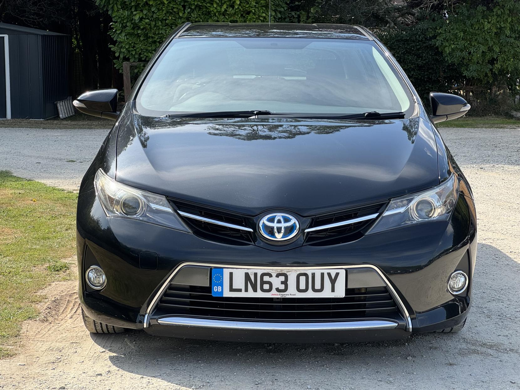 Toyota Auris 1.8 VVT-h Icon Hatchback 5dr Petrol Hybrid CVT Euro 5 (s/s) (136 ps)