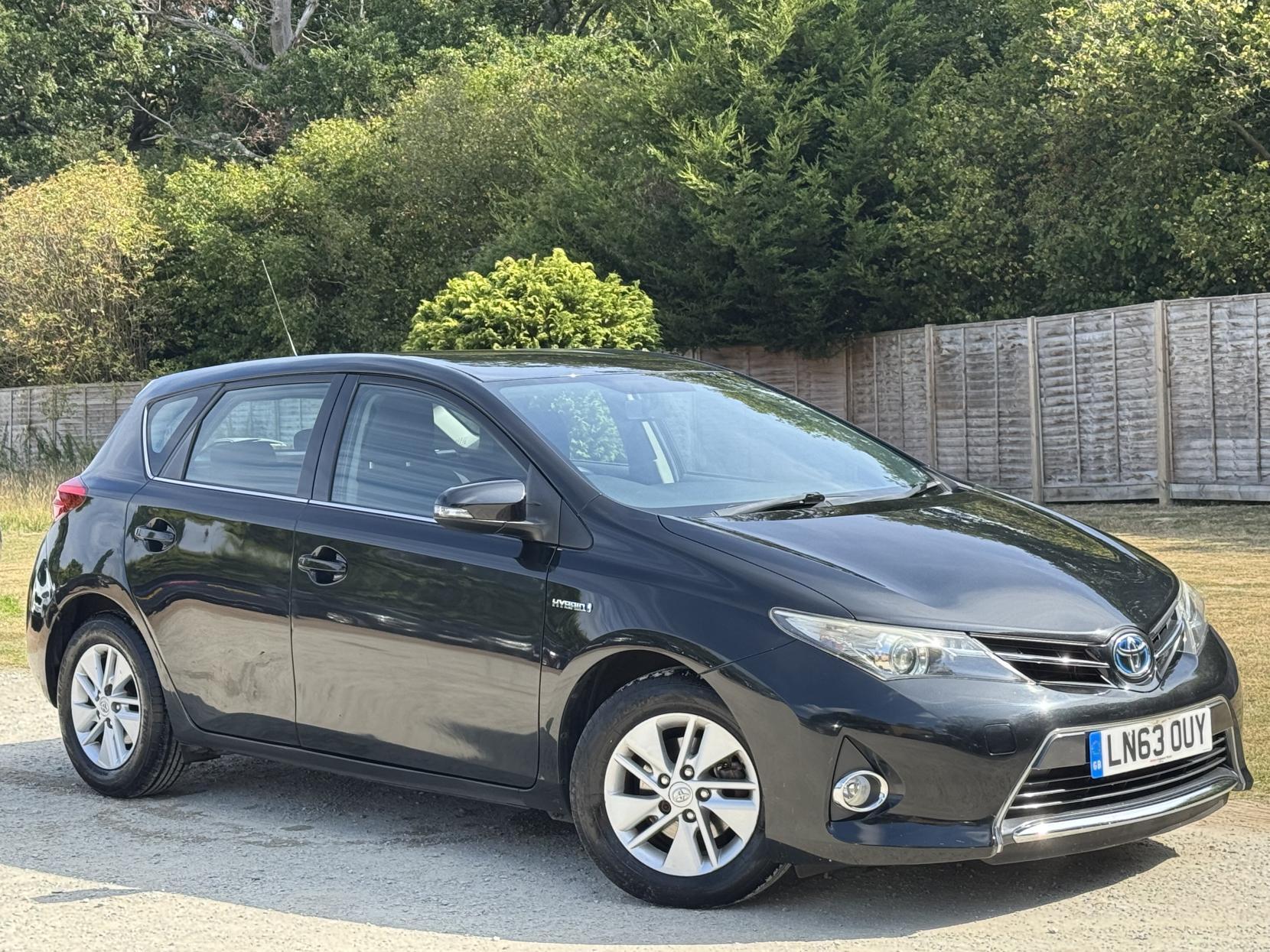 Toyota Auris 1.8 VVT-h Icon Hatchback 5dr Petrol Hybrid CVT Euro 5 (s/s) (136 ps)