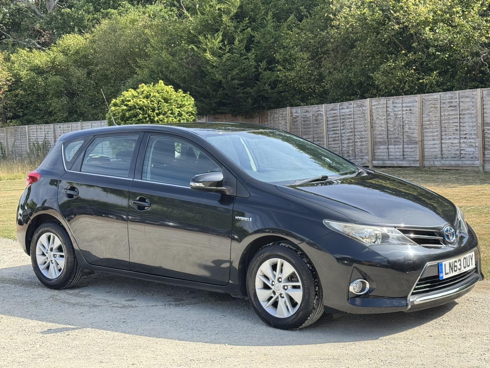 Toyota Auris 1.8 VVT-h Icon Hatchback 5dr Petrol Hybrid CVT Euro 5 (s/s) (136 ps)