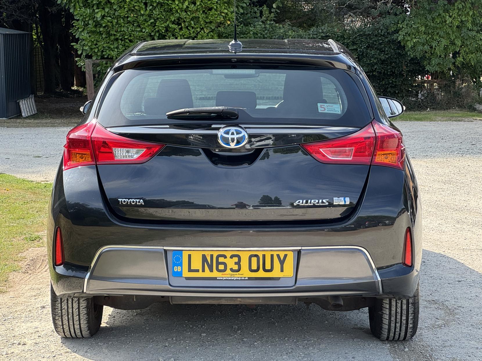 Toyota Auris 1.8 VVT-h Icon Hatchback 5dr Petrol Hybrid CVT Euro 5 (s/s) (136 ps)