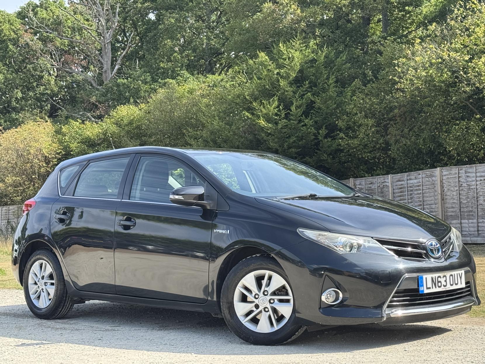 Toyota Auris 1.8 VVT-h Icon Hatchback 5dr Petrol Hybrid CVT Euro 5 (s/s) (136 ps)