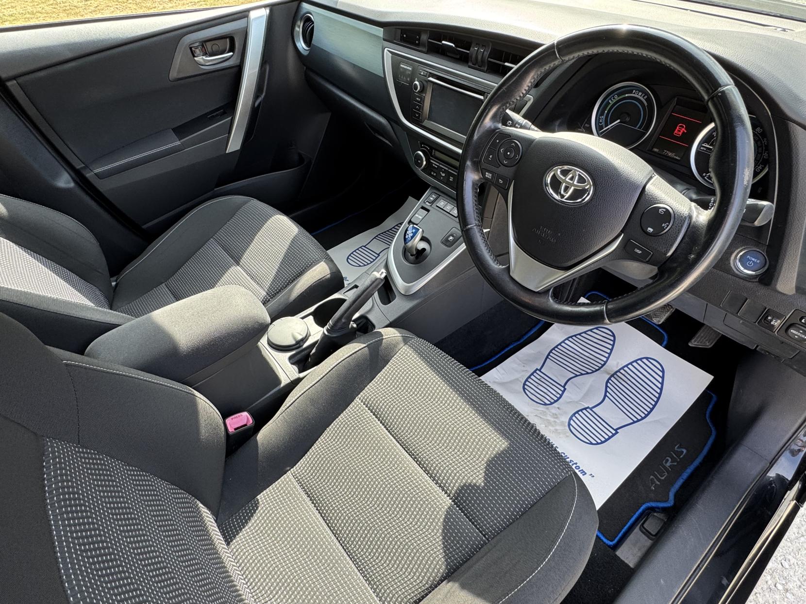 Toyota Auris 1.8 VVT-h Icon Hatchback 5dr Petrol Hybrid CVT Euro 5 (s/s) (136 ps)