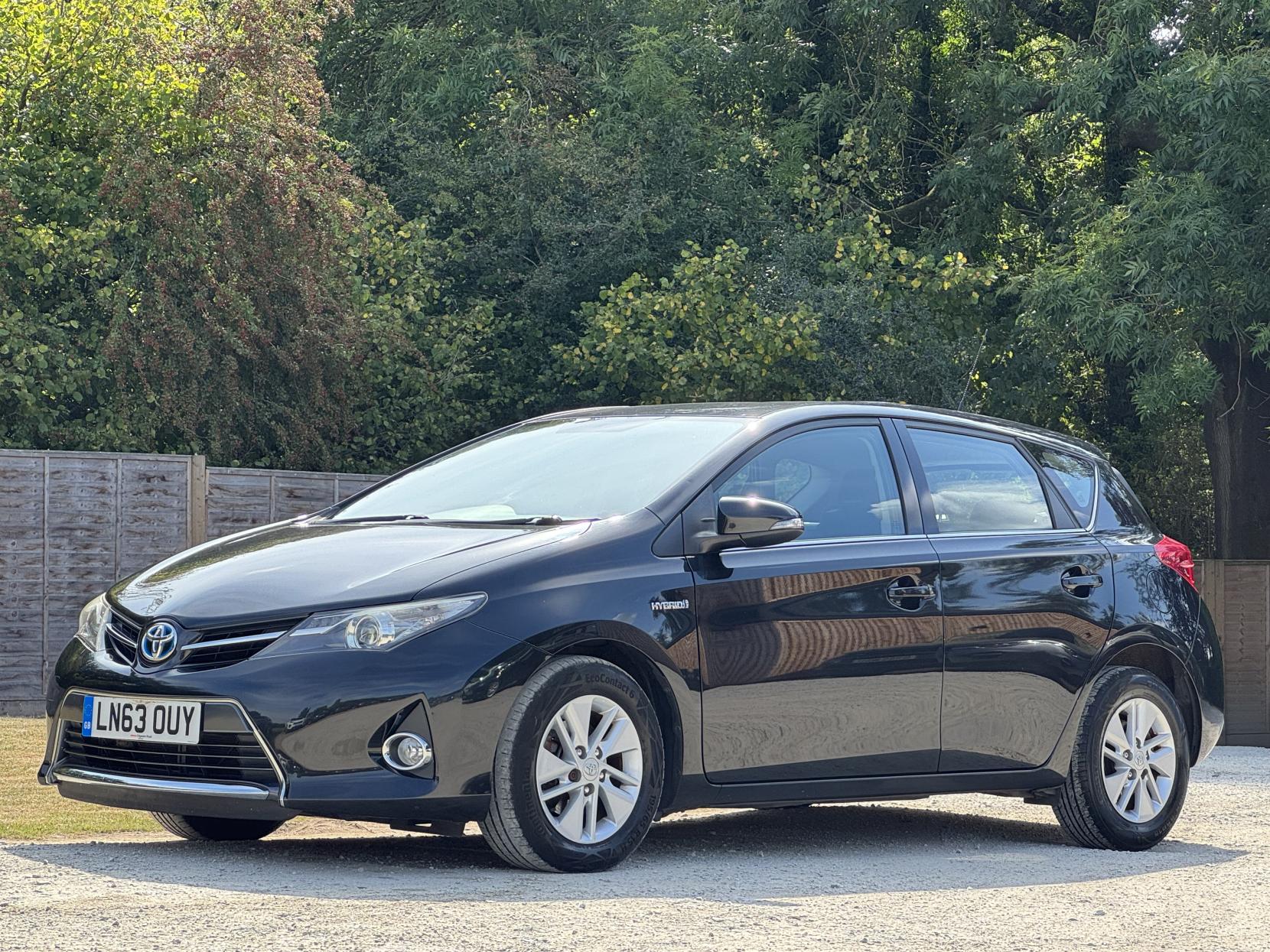 Toyota Auris 1.8 VVT-h Icon Hatchback 5dr Petrol Hybrid CVT Euro 5 (s/s) (136 ps)