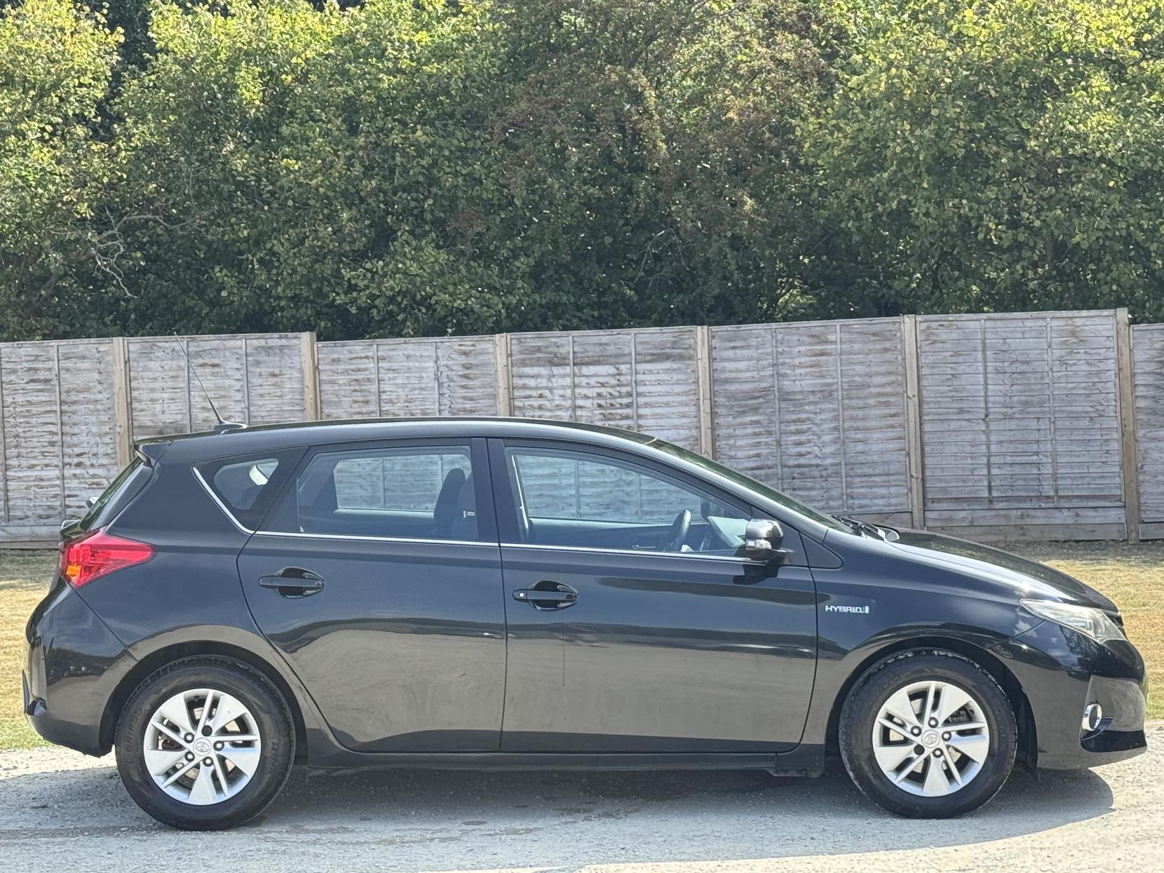 Toyota Auris 1.8 VVT-h Icon Hatchback 5dr Petrol Hybrid CVT Euro 5 (s/s) (136 ps)