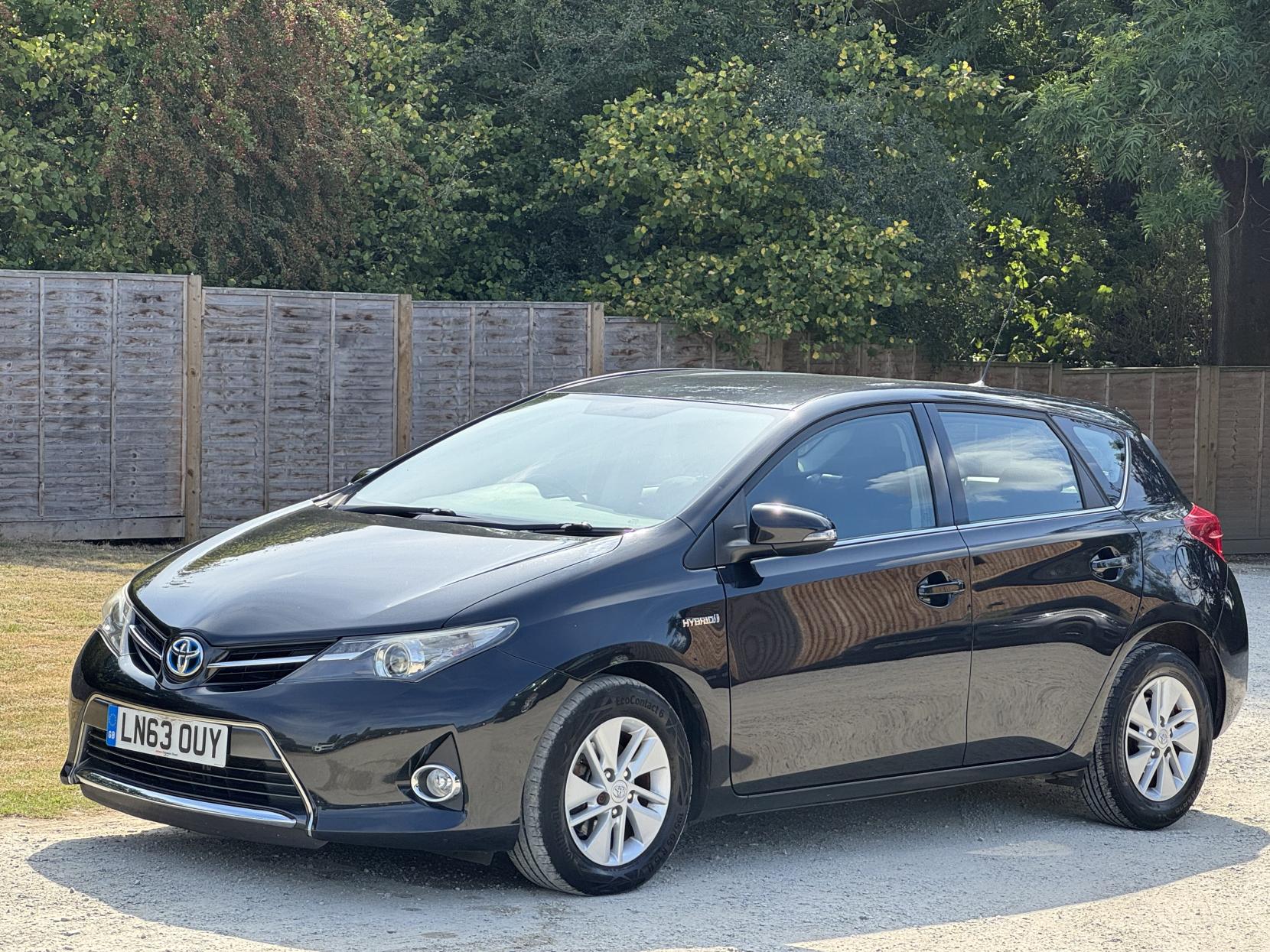 Toyota Auris 1.8 VVT-h Icon Hatchback 5dr Petrol Hybrid CVT Euro 5 (s/s) (136 ps)