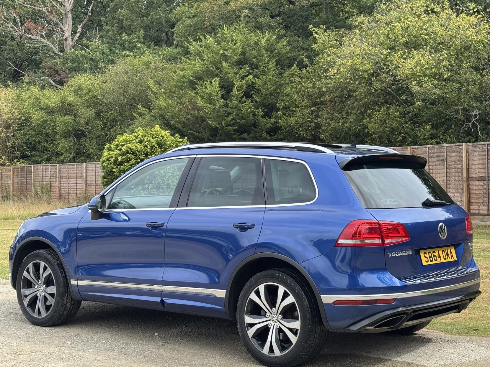 Volkswagen Touareg 3.0 TDI V6 BlueMotion Tech R-Line SUV 5dr Diesel Tiptronic 4WD Euro 6 (s/s) (262 ps)