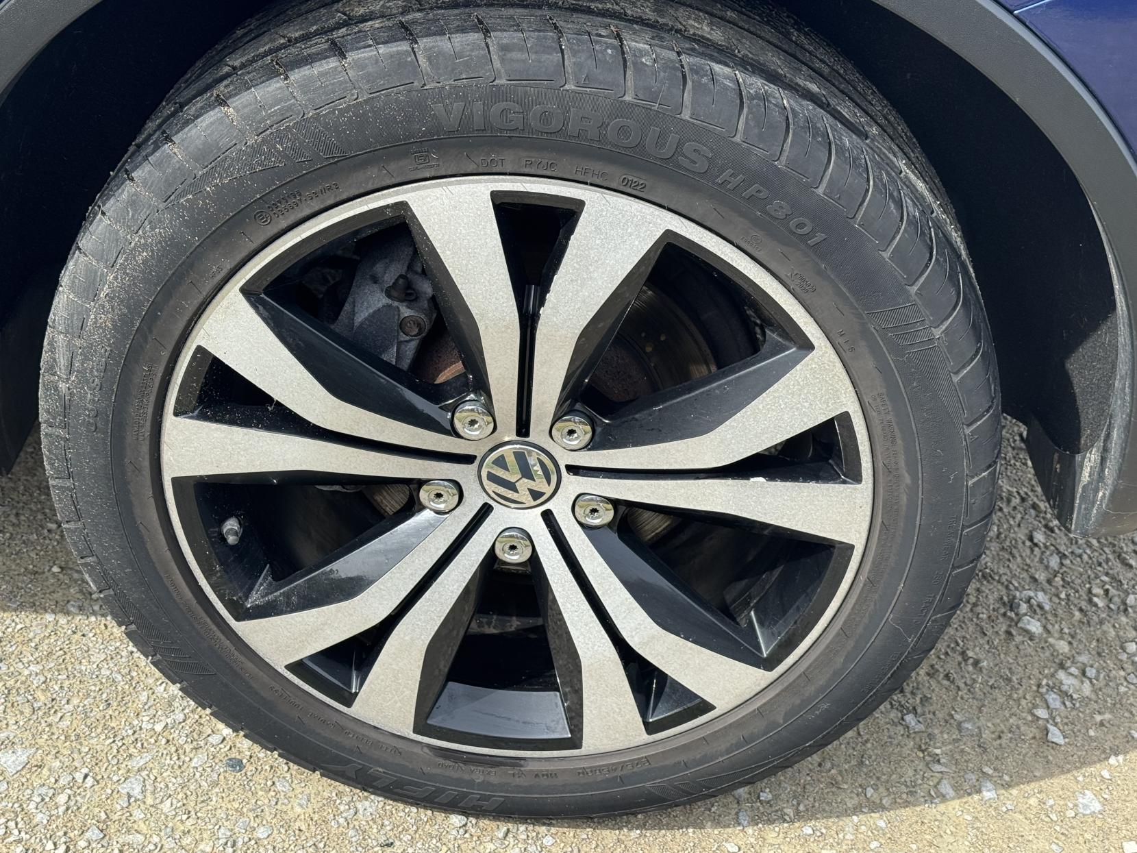 Volkswagen Touareg 3.0 TDI V6 BlueMotion Tech R-Line SUV 5dr Diesel Tiptronic 4WD Euro 6 (s/s) (262 ps)