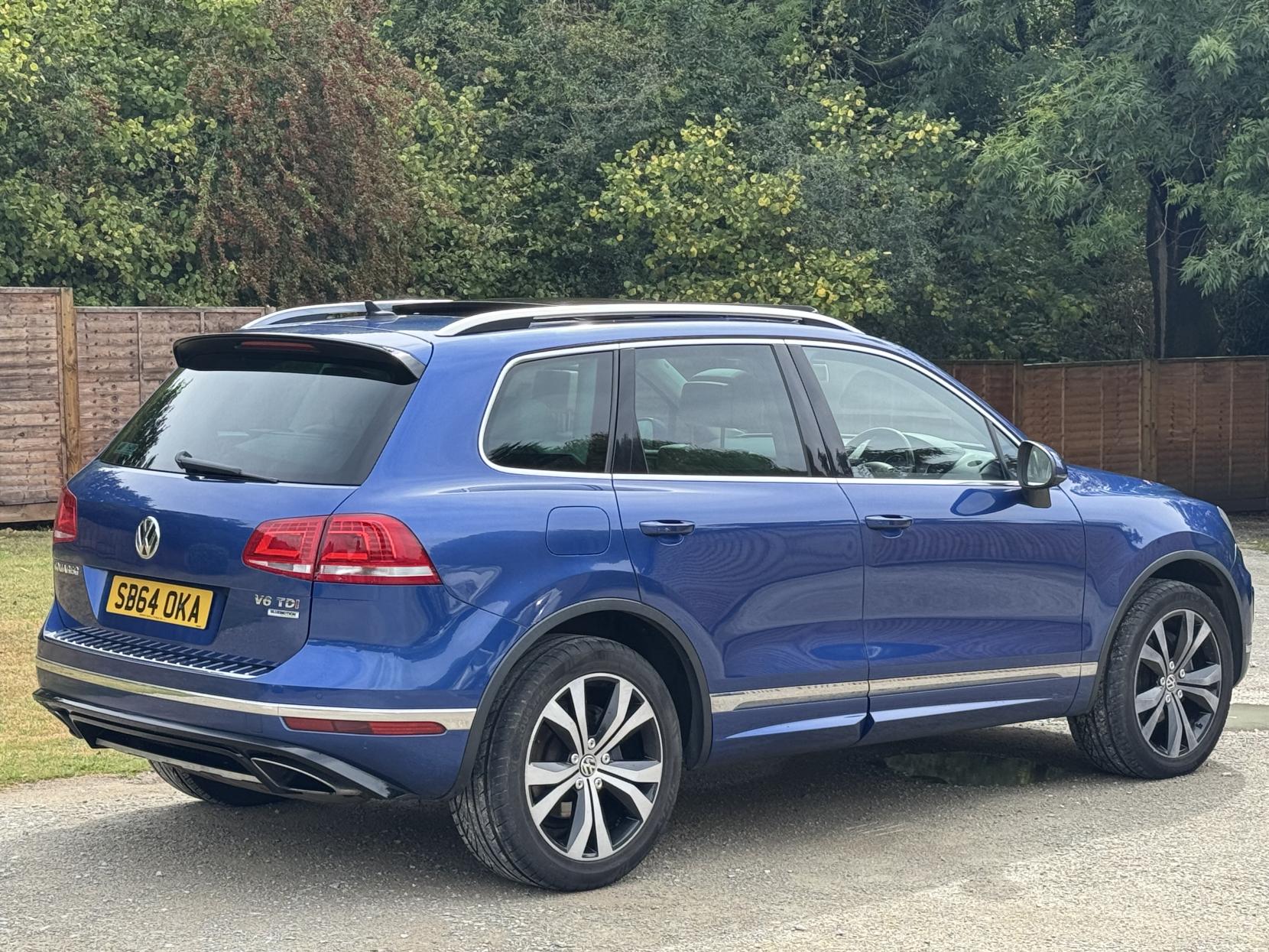 Volkswagen Touareg 3.0 TDI V6 BlueMotion Tech R-Line SUV 5dr Diesel Tiptronic 4WD Euro 6 (s/s) (262 ps)