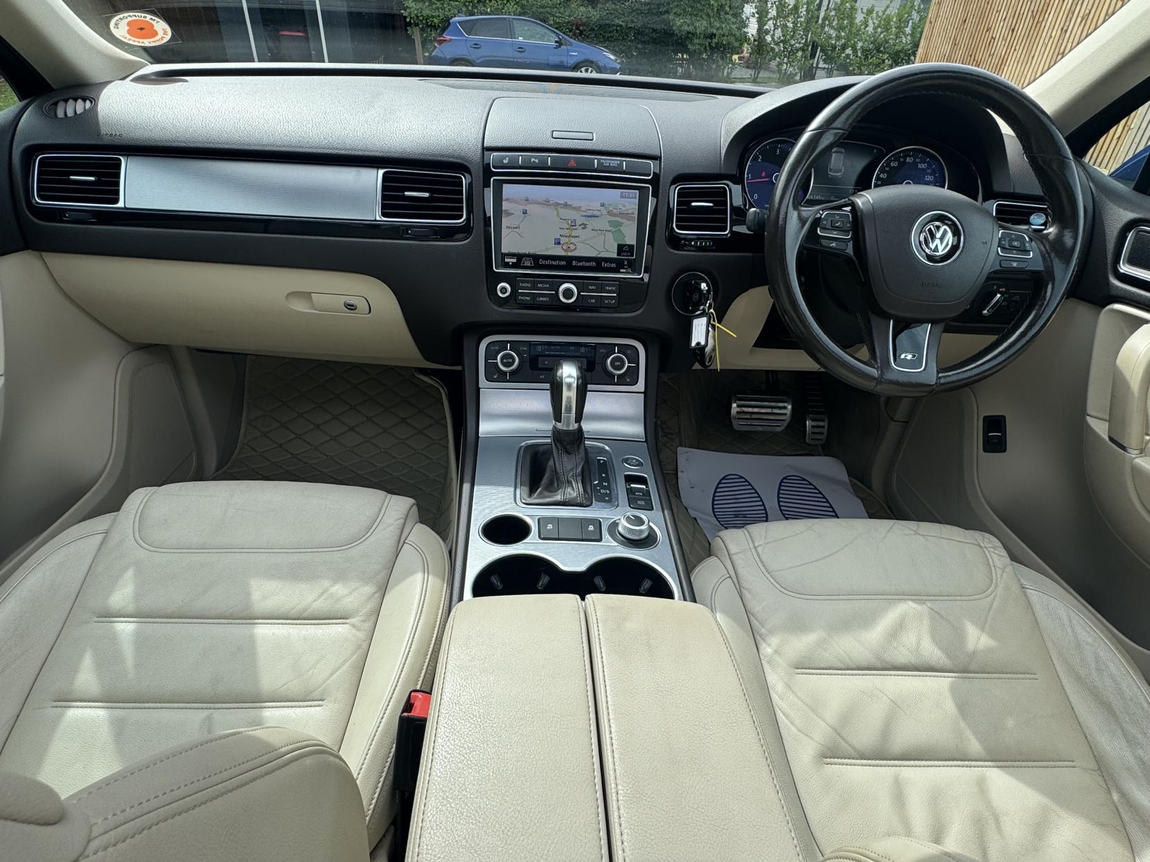 Volkswagen Touareg 3.0 TDI V6 BlueMotion Tech R-Line SUV 5dr Diesel Tiptronic 4WD Euro 6 (s/s) (262 ps)